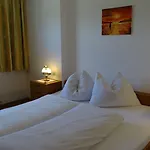 佐奴霍夫公寓 公寓 *